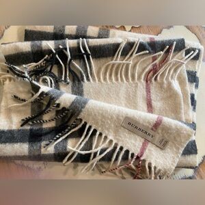 Burberry Classic Cashmere Scarf